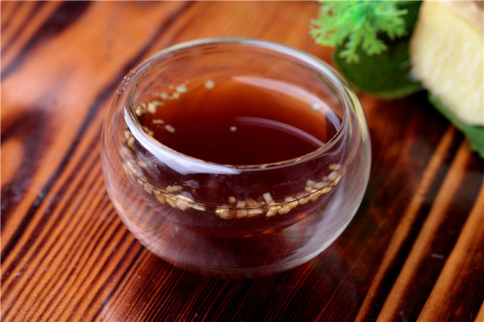 Gesundes festes Getränk-natürlicher Ingwer-Tee mit Brown-Zucker gut für Frau